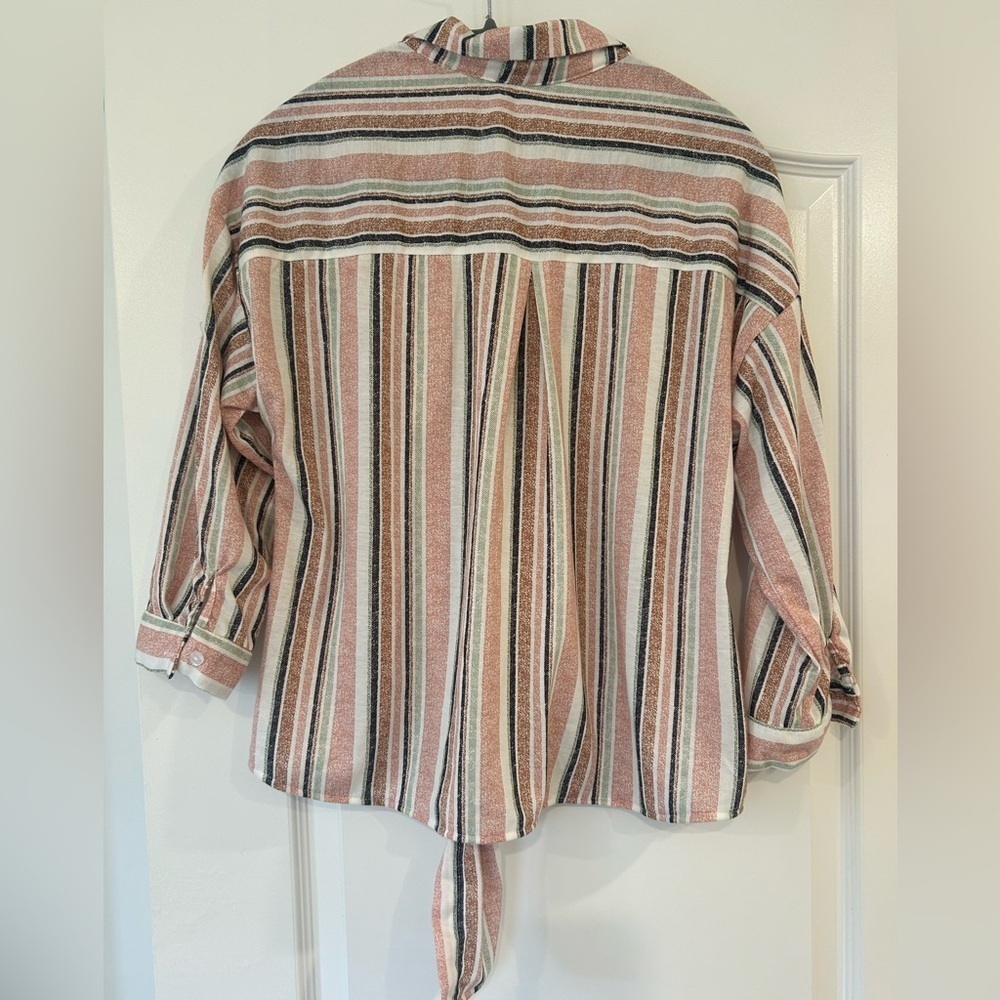 NWOT Eden & Olivia Striped Button Up Top - Picture 2 of 6